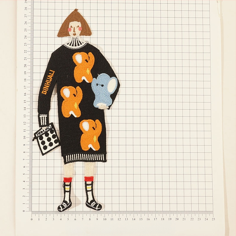 Dekoratīva izšūta uzlīme — roku šūta, ūdens šķīstoša izšūta uzlīme, poliestera un kokvilnas materiāls, piemērota mēteļiem, džemperiem, somām un apģērbam — Embroidered attic