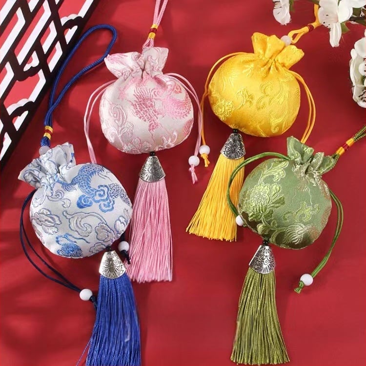 Драконов мотив: бродирана ароматна торбичка с ресни - брокат, китайски дзен стил, традиционен