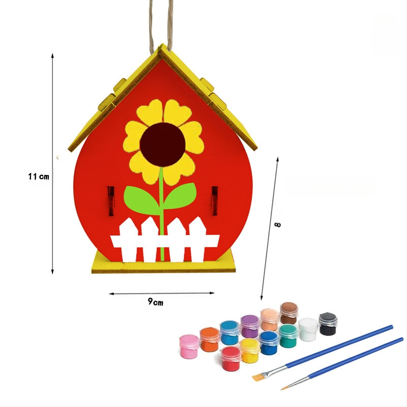 Букова къщичка за птици – висящ декоративен елемент за домашно обзавеждане, ръчно рисувана дървена декорация в модерен минималистичен стил