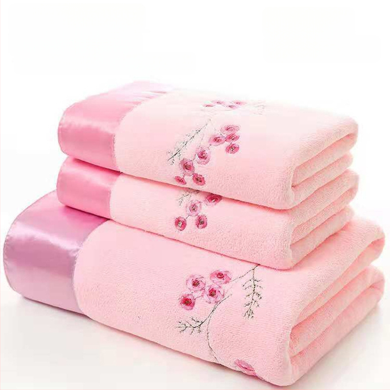 Σετ μικροϊνών πετσετών μπάνιου με δαντέλα, σετ δώρου σε κουτί - 80% πολυεστερικά νήματα + 20% πολυαμίδιο, υπερφίνες ίνες, απορρόφηση 0–5 s, βάρος 95–360 g, εκτυπωμένο λογότυπο