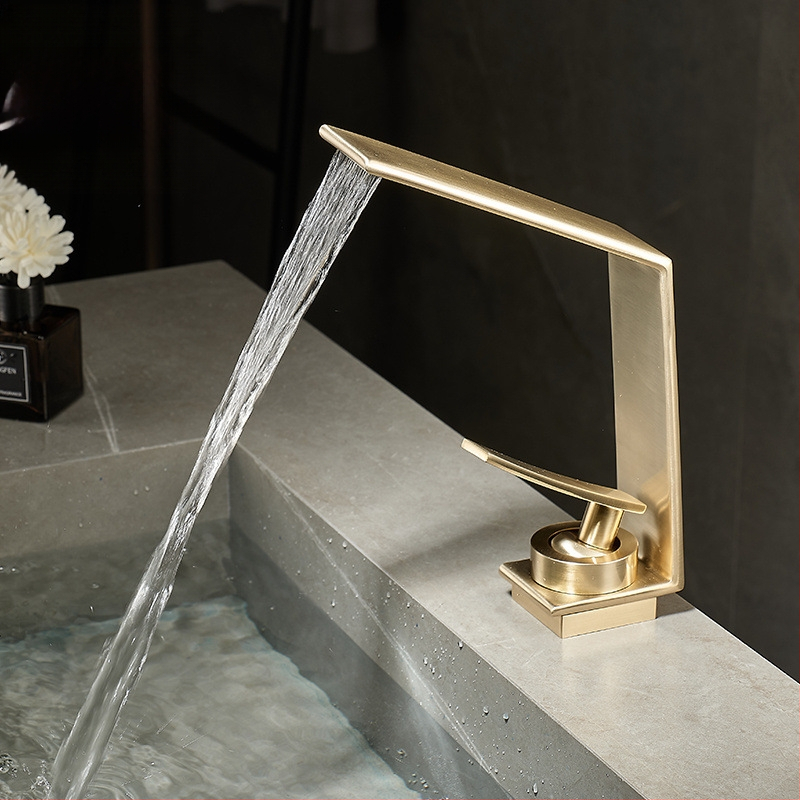 Robinet chiuvetă baie, montaj sub blat, apă caldă și rece, corp din cupru, cartuș ceramic, mâner de ridicare