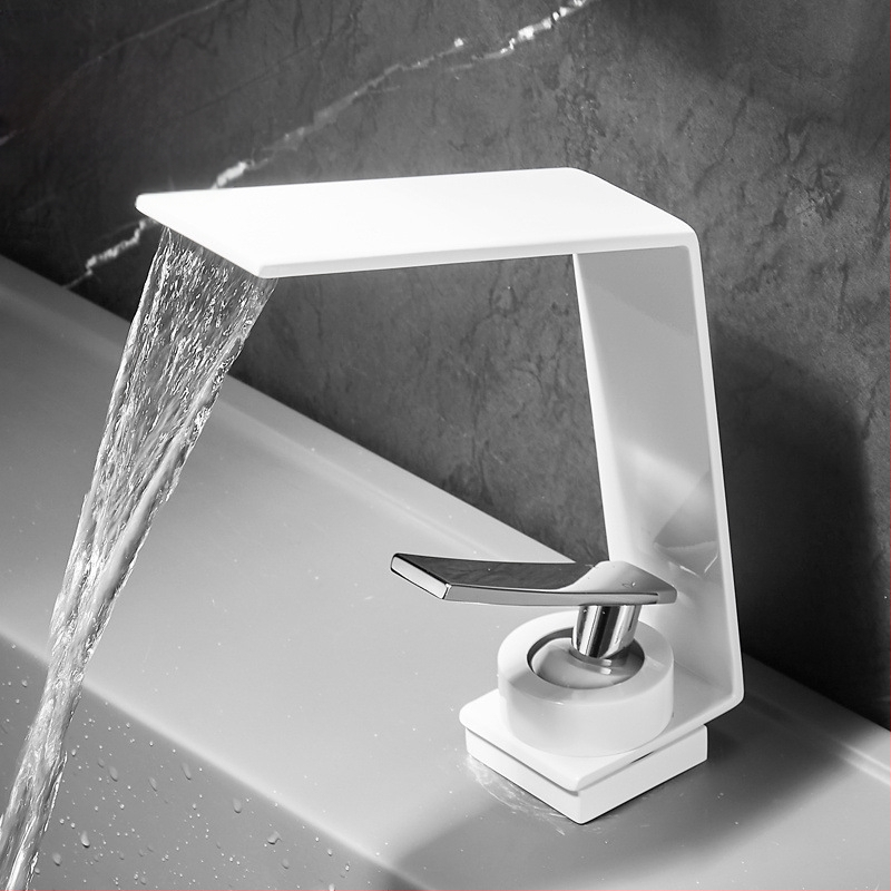 Robinet chiuvetă baie, montaj sub blat, apă caldă și rece, corp din cupru, cartuș ceramic, mâner de ridicare