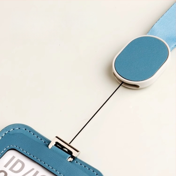 Ādas kartes turētājs darba identifikācijas kartei, mūsdienīgā minimālisma stilā