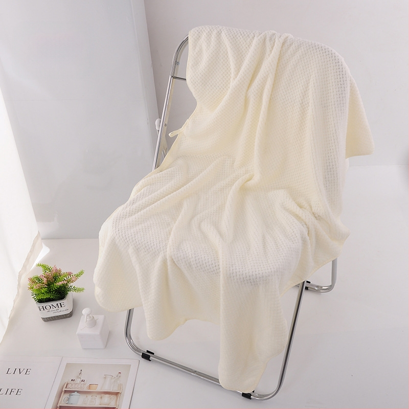 Πετσέτα μπάνιου από κοραλλό φλίς με μοτίβο κυψέλης-ανανά, 200–300 γρ, νήματα 32s, ραφή με άκρη-γκράν