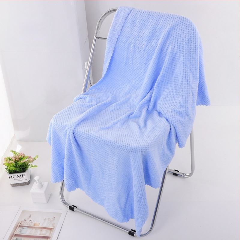 Πετσέτα μπάνιου από κοραλλό φλίς με μοτίβο κυψέλης-ανανά, 200–300 γρ, νήματα 32s, ραφή με άκρη-γκράν