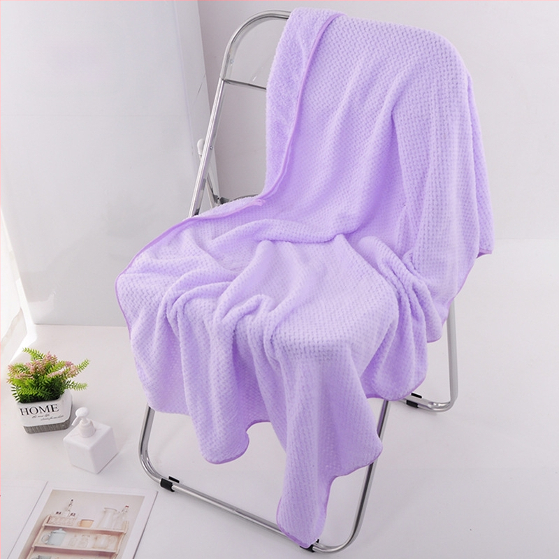 Πετσέτα μπάνιου από κοραλλό φλίς με μοτίβο κυψέλης-ανανά, 200–300 γρ, νήματα 32s, ραφή με άκρη-γκράν