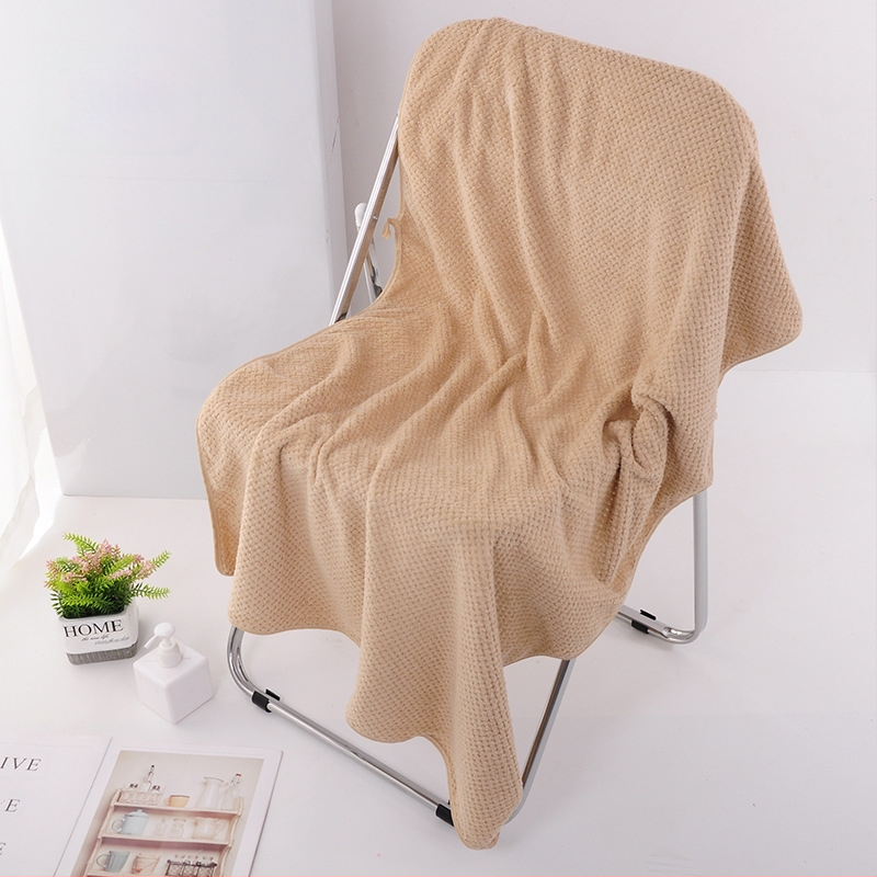 Πετσέτα μπάνιου από κοραλλό φλίς με μοτίβο κυψέλης-ανανά, 200–300 γρ, νήματα 32s, ραφή με άκρη-γκράν