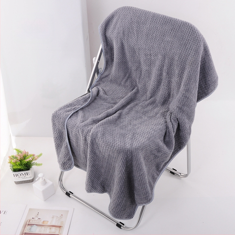 Πετσέτα μπάνιου από κοραλλό φλίς με μοτίβο κυψέλης-ανανά, 200–300 γρ, νήματα 32s, ραφή με άκρη-γκράν