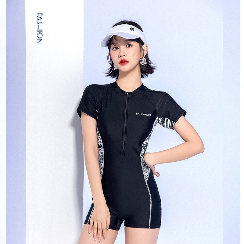 Γυναικείο ολόσωμο μαγιό με επένδυση στήθους, νάιλον 82%, φόδρα πολυεστερικό 95%, βάρος υφάσματος 200 g/m², κοντά μανίκια