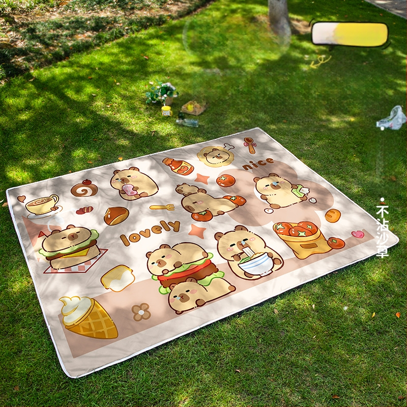 Пикник подложка с карикатурна капибара — преносима за къмпинг и открито; водоустойчива подплата от алуминиево фолио; Oxford плат; стил: карикатура; пускане: пролет 2022