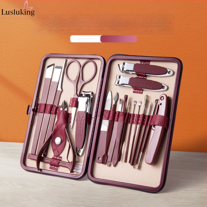 Nagakääride komplekt – roostevabast terasest ja süsinikterasest; surnud naha eemaldamise fail; küünte pinna lihvimisinstrument; küünte lõikusseadmete komplekt; Lusluking