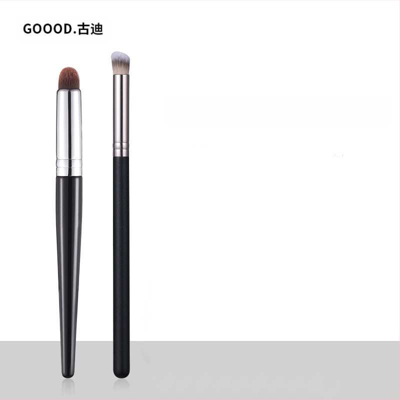 Βούρτσα κονσίλερ με στρογγυλή κεφαλή για την περιοχή γύρω από τα μάτια — επαγγελματική ακρίβεια, συνθετικές τρίχες, ξύλινη λαβή