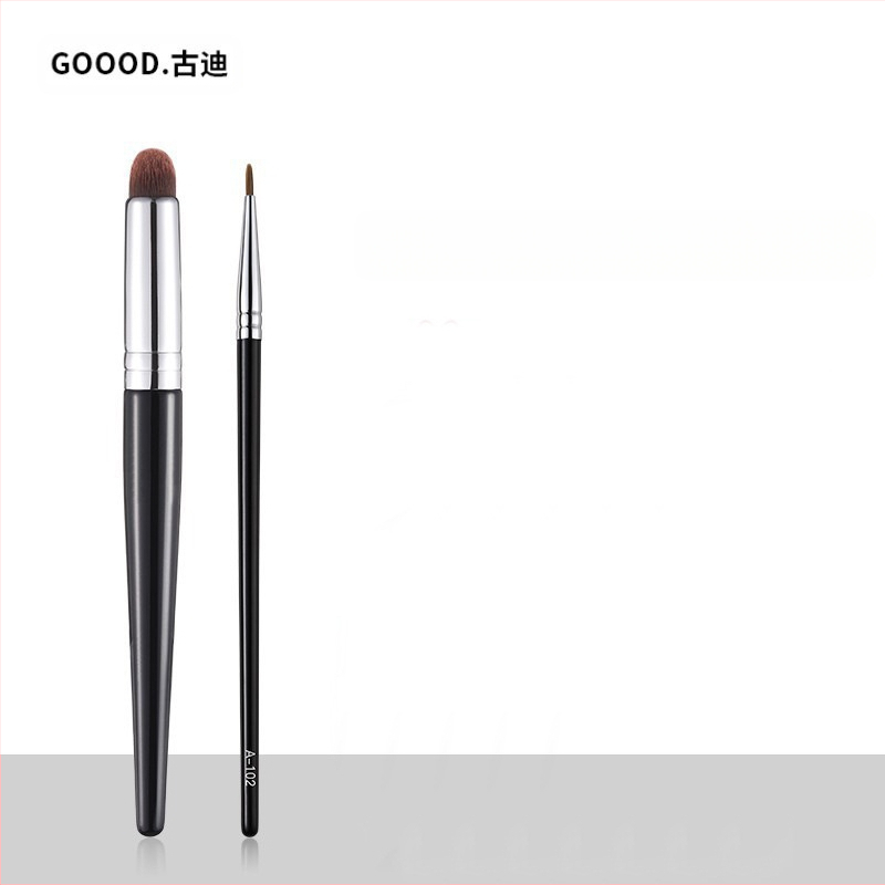 Βούρτσα κονσίλερ με στρογγυλή κεφαλή για την περιοχή γύρω από τα μάτια — επαγγελματική ακρίβεια, συνθετικές τρίχες, ξύλινη λαβή