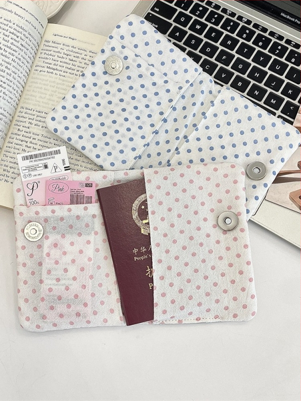 Korejas stilā pasu turētājs ar lentīti, daudzfunkcionāls kartes un biļešu organizētājs, PU materiāls, iekšmats: kanva, neitrāls dzimums