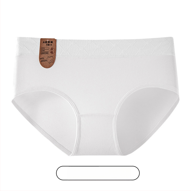 Moteriškos medvilninės kelnaitės su vidutiniu juosmens lygiu, antibakterinės ir kvėpuojančios; džakardo audinys; tarpkelio įdėklas 100% medvilnė.