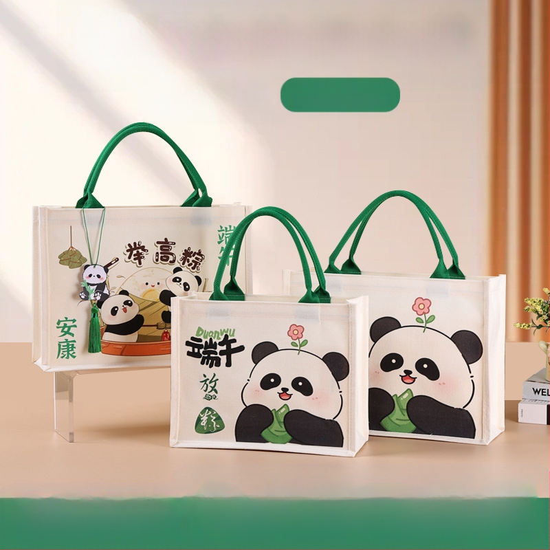 Dovanų įpakavimo krepšys su laminuota drobe; aplinkai draugiškas poliesterio ir medvilnės mišinys; logotipo spauda prieinama; spausdinimo metodai: serigrafinė spausda, mašininė spausda, skaitmeninė spausda, šilumos pernešimas