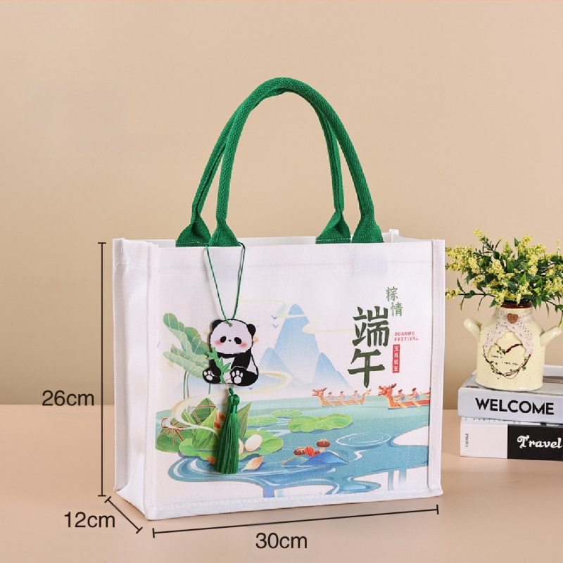 Dovanų įpakavimo krepšys su laminuota drobe; aplinkai draugiškas poliesterio ir medvilnės mišinys; logotipo spauda prieinama; spausdinimo metodai: serigrafinė spausda, mašininė spausda, skaitmeninė spausda, šilumos pernešimas