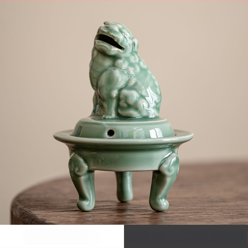 Smilkalų degiklis su laiminguoju liūtu, Dehua porcelianas, keramika, dovanų dėžutė