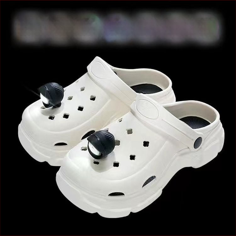 Moterų perforuotos šlepetės su šviesa — 2024 naujas stilius, PVC viršus, PVC padai, injekcinis padas, du dėvėjimo būdai