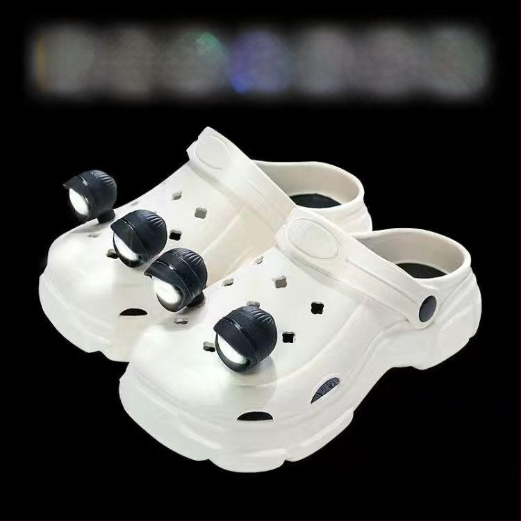 Moterų perforuotos šlepetės su šviesa — 2024 naujas stilius, PVC viršus, PVC padai, injekcinis padas, du dėvėjimo būdai