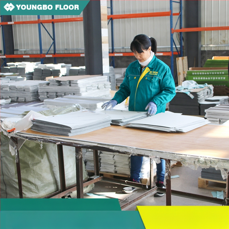 Αυτοκόλλητο PVC δάπεδο (LVT) με μοτίβο ξύλου, απομίμηση ξύλου, πάχος 1,5 mm, ενισχυμένη ανθεκτικότητα στη φθορά, μοντέρνο μινιμαλιστικό στυλ