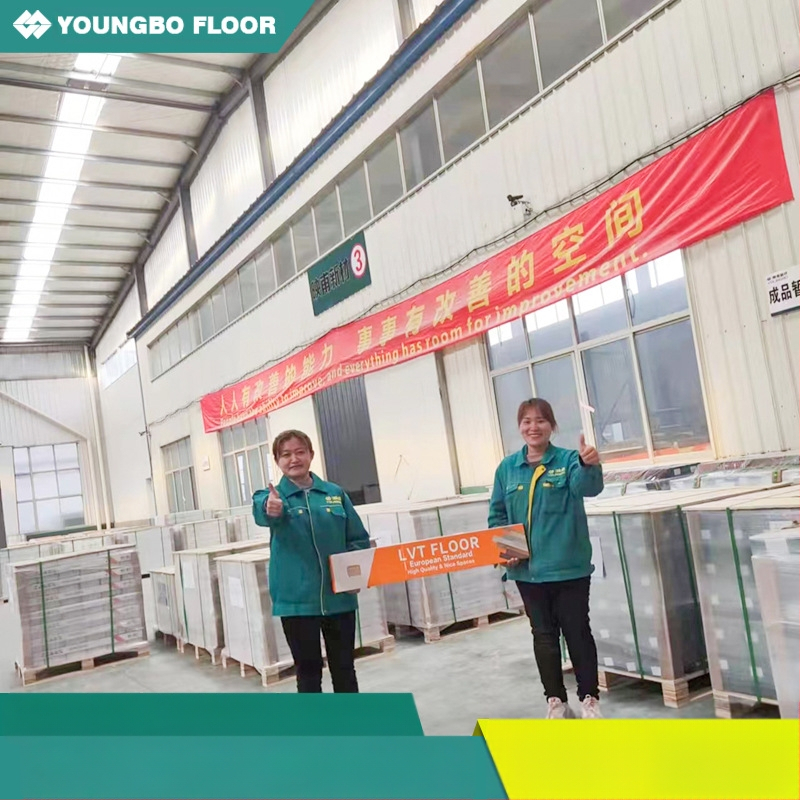 Αυτοκόλλητο PVC δάπεδο (LVT) με μοτίβο ξύλου, απομίμηση ξύλου, πάχος 1,5 mm, ενισχυμένη ανθεκτικότητα στη φθορά, μοντέρνο μινιμαλιστικό στυλ