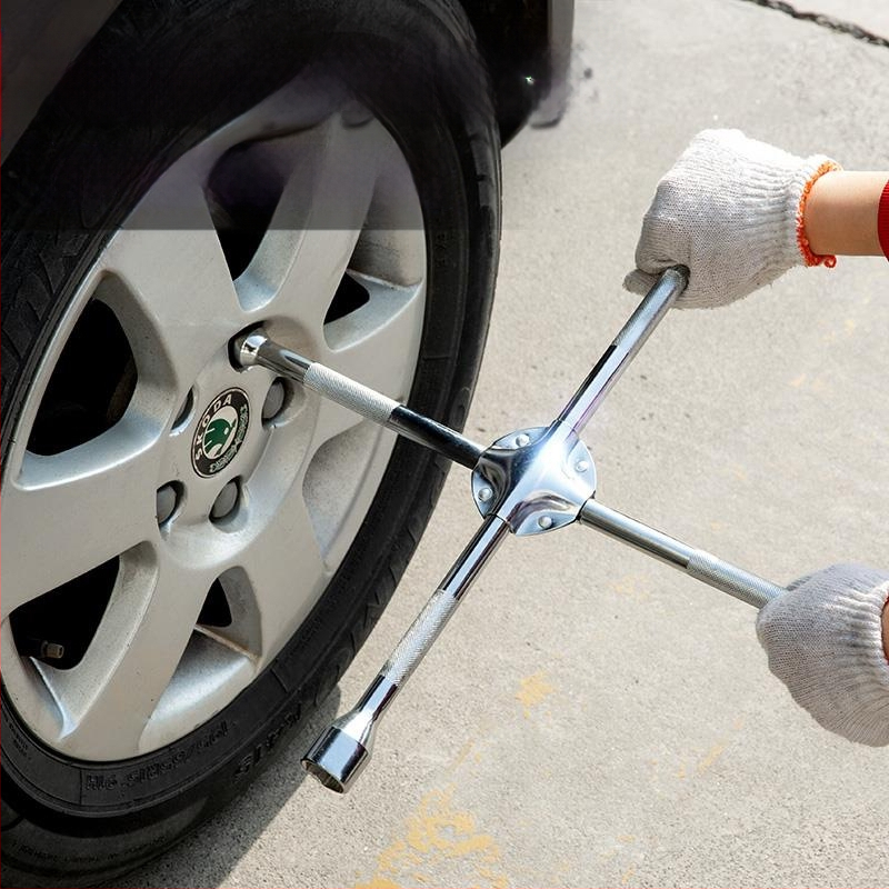 Teleskopski univerzalni ključ za promjenu guma – marka: Other; materijal: Other; vrsta: Socket wrench