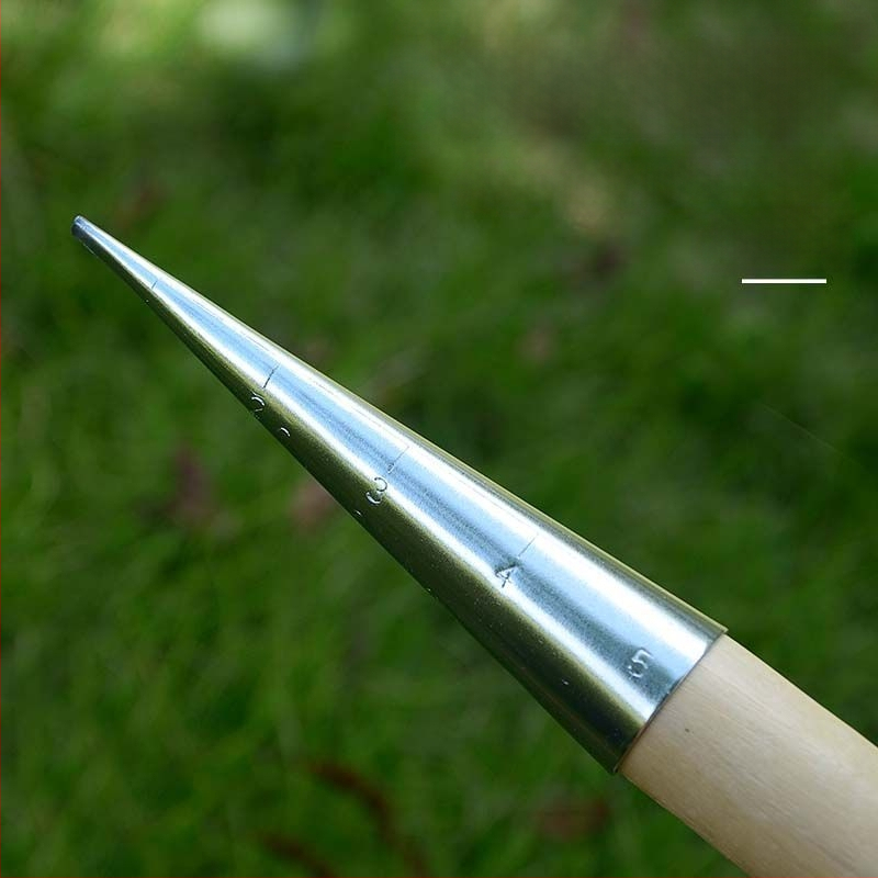 Medinis sodo įrankis sėti sėkloms, daigų tręšimui ir sukulentų persodinimui; smailus antgalis, kietas medis, 2022 metų žiema