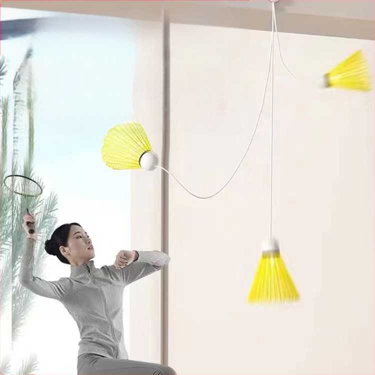 Badminton treniruoklis, plieno lydinio rėmas, svoris 95–100 g, rankenos storis G2, tiesus smūgis