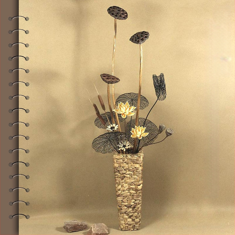 Zen stiliaus džiovintų gėlių puokštė svetainei – mišrios elementai su lotosu, lotus sėklų kapsulėmis ir pušų kankorėžiais (Variety: Lily; Material: Other; Craft: Other; Gift: No)