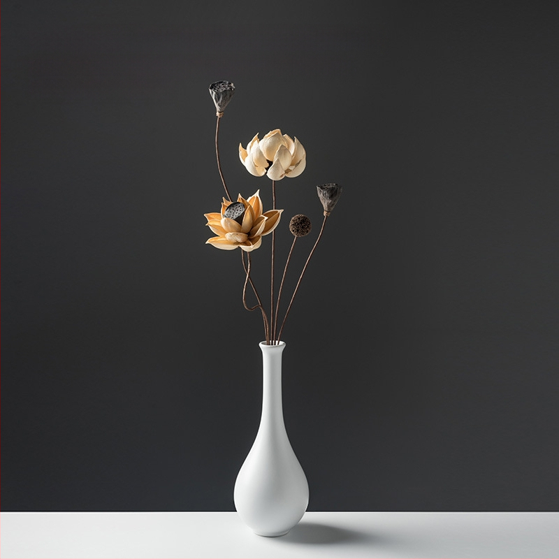 Zen stiliaus džiovintų gėlių puokštė svetainei – mišrios elementai su lotosu, lotus sėklų kapsulėmis ir pušų kankorėžiais (Variety: Lily; Material: Other; Craft: Other; Gift: No)