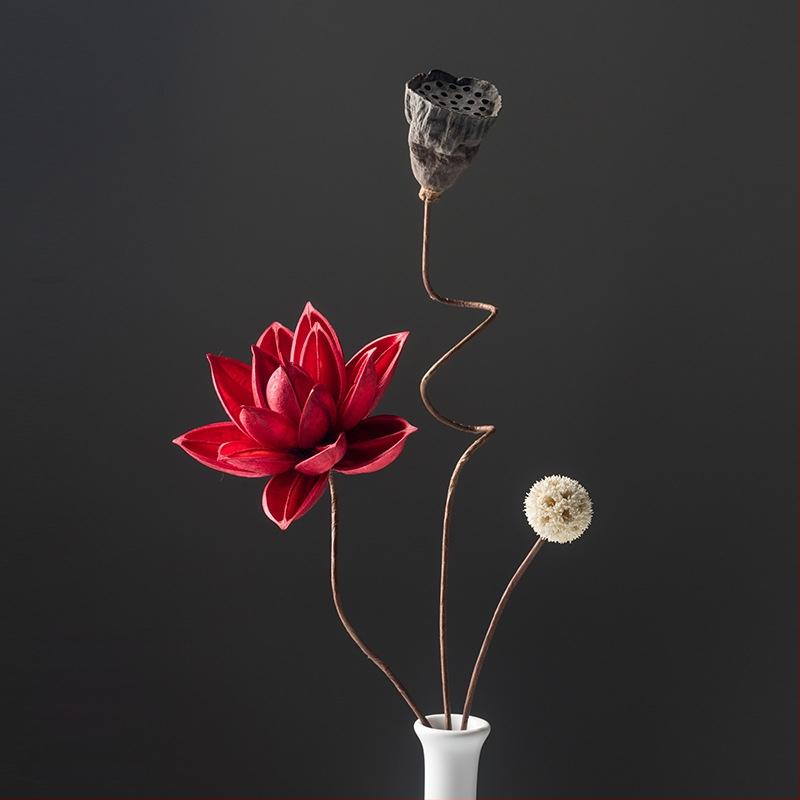 Zen stiliaus džiovintų gėlių puokštė svetainei – mišrios elementai su lotosu, lotus sėklų kapsulėmis ir pušų kankorėžiais (Variety: Lily; Material: Other; Craft: Other; Gift: No)