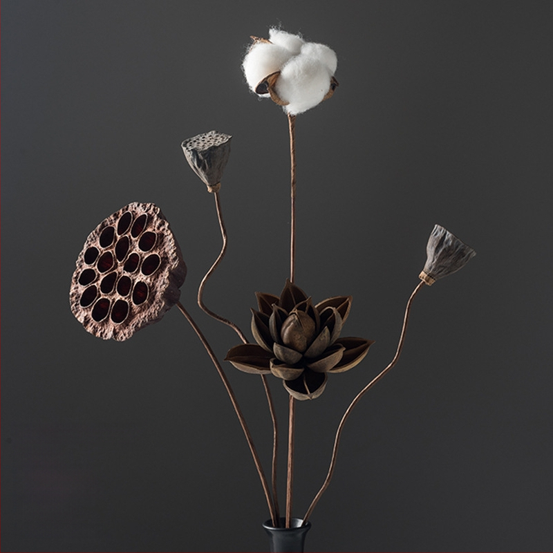 Zen stiliaus džiovintų gėlių puokštė svetainei – mišrios elementai su lotosu, lotus sėklų kapsulėmis ir pušų kankorėžiais (Variety: Lily; Material: Other; Craft: Other; Gift: No)