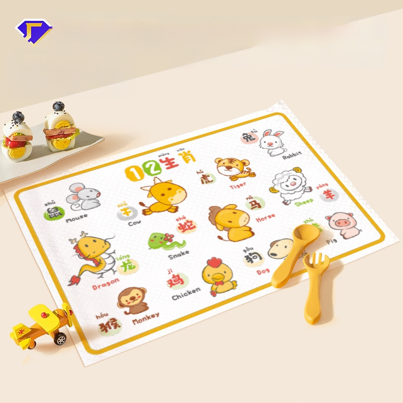 Vienkartinis stalo kilimėlis kūdikiams – popierius; atsparus vandeniui, dėmėms ir aliejui; logotipo pritaikymas; prekinis ženklas Doctor Jiao; Placemat serija; išleistas 2023.