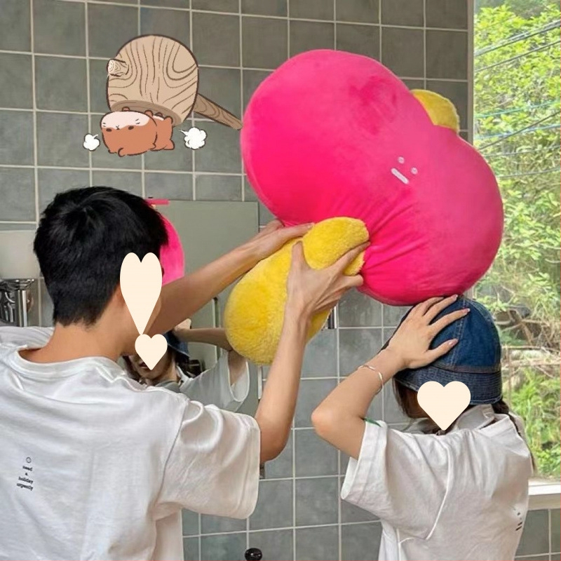 Pliušinis pagalvėlis su kačiuko ir meškiuko motyvu, animacinis siuvinėjimas, mielas stilius, PP medvilnės užpildas