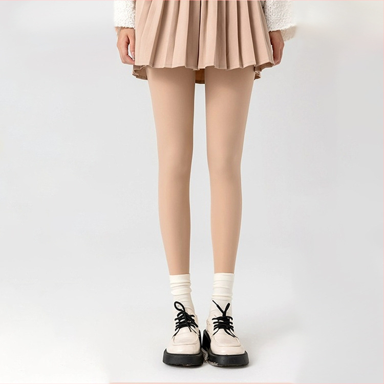 Nailono–spandekso audinys su stora fleece viduje, aukštas elastumas, siauras siluetas, vientisas raštas, rudens–žiemos 2024