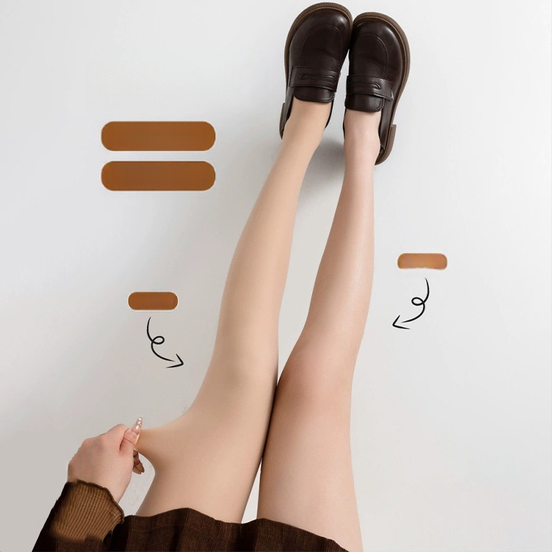 Nailono–spandekso audinys su stora fleece viduje, aukštas elastumas, siauras siluetas, vientisas raštas, rudens–žiemos 2024