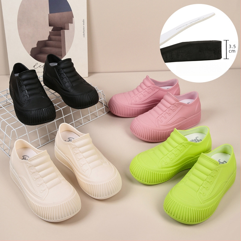 Sieviešu lietuszābaki - ūdensizturīgi PVC augšdaļa, zemāks augums, slip-on, zem papēža 1–3 cm