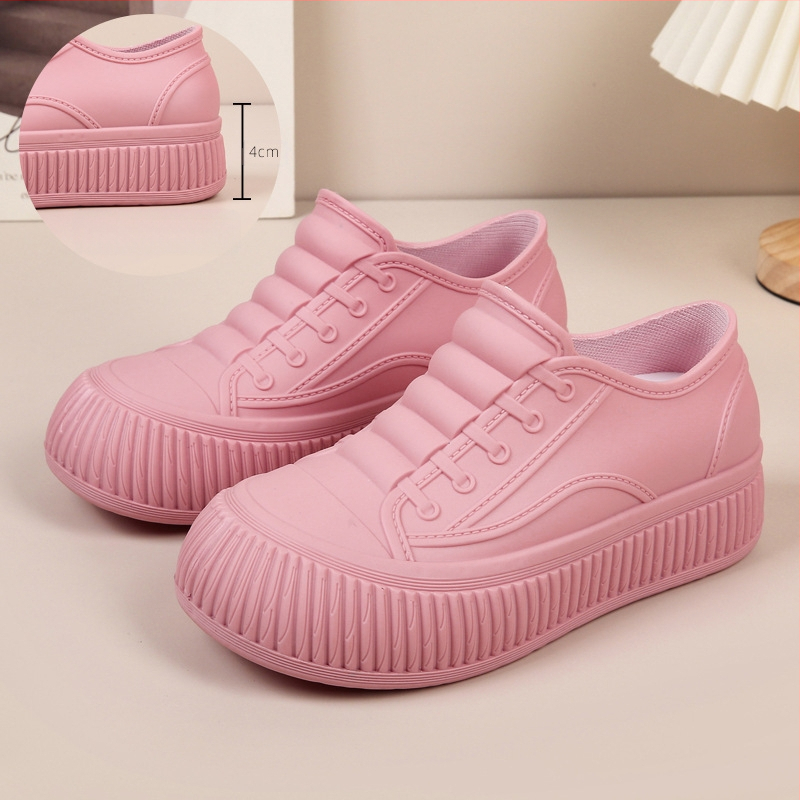 Sieviešu lietuszābaki - ūdensizturīgi PVC augšdaļa, zemāks augums, slip-on, zem papēža 1–3 cm