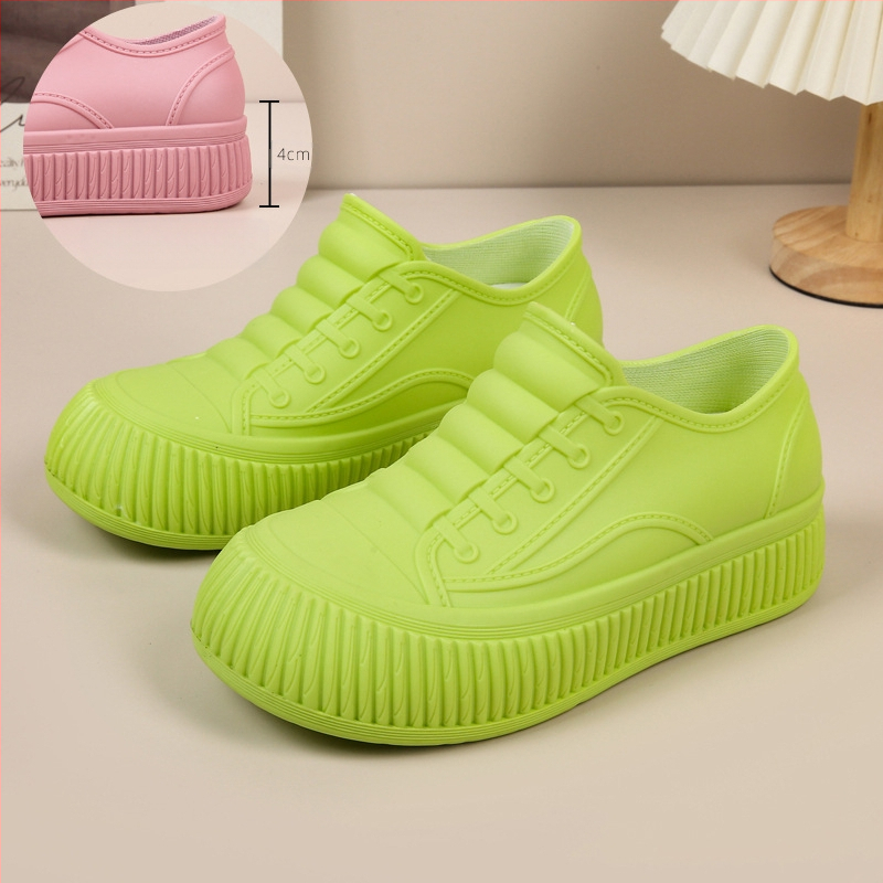 Sieviešu lietuszābaki - ūdensizturīgi PVC augšdaļa, zemāks augums, slip-on, zem papēža 1–3 cm