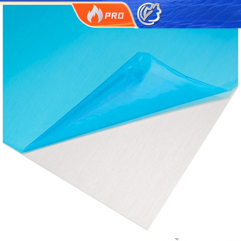 PE apsauginė plėvelė aliuminio plokštėms, juostinė versija su spausdinamu ir pritaikomu dizainu; storis 30–120 μm, plotis 100–2000 cm, ilgis 100–2000 m, vandens pagrindo klijai, aukštas skaidrumas