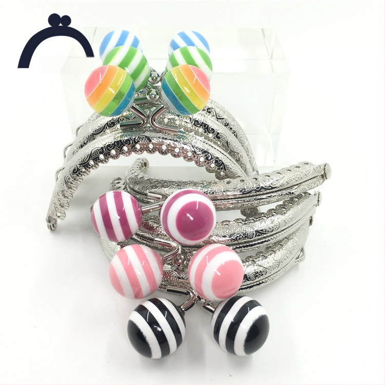 Guofa 0168-YS metalinė bagažo įranga su pusmėnulio reljefu dizainu — Guofa serija, modelis 0168-YS; Medžiaga: Geležis; Dizainas: Metalas; Prekės ženklas: Guofa; Prekės kategorija: Bagažo aksesuarai