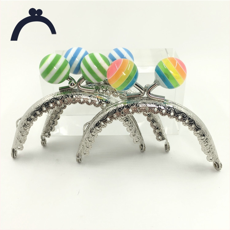 Guofa 0168-YS metalinė bagažo įranga su pusmėnulio reljefu dizainu — Guofa serija, modelis 0168-YS; Medžiaga: Geležis; Dizainas: Metalas; Prekės ženklas: Guofa; Prekės kategorija: Bagažo aksesuarai