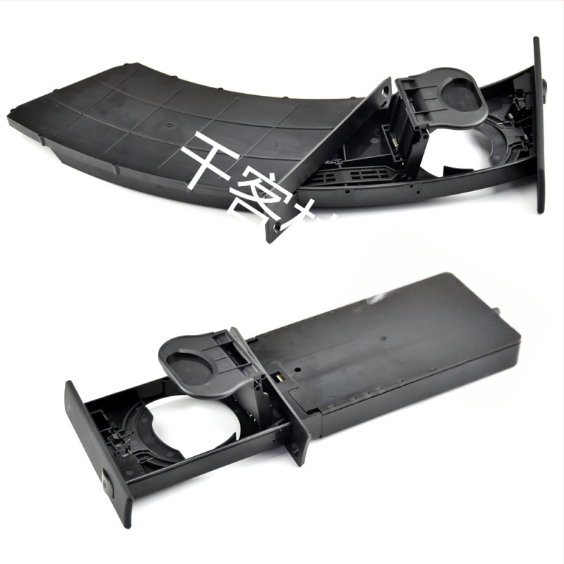 BMW E60 puodelio laikiklis – ABS, suderinamas su modeliais 525, 528, 530, 535, 545; montavimas prie prietaisų skydelio