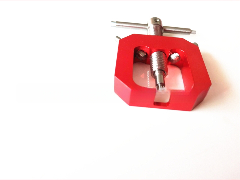 Zobu griezes vilkšanas instruments modeļu automobiļiem un motoriem, sakausējuma materiāls, spēka kontrole, iepakojums tīklu maisiņā, paraugu pielāgošana, uzstādāms