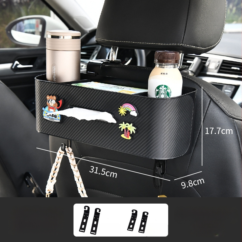 Automobilio servetėlių dėžutė — daugiafunkcinis galinės sėdynės organizatorius su puodelio laikikliu ir kabliuku; plastikas, vidutinio dydžio modelis, tinkamas plokščioms servetėlėms