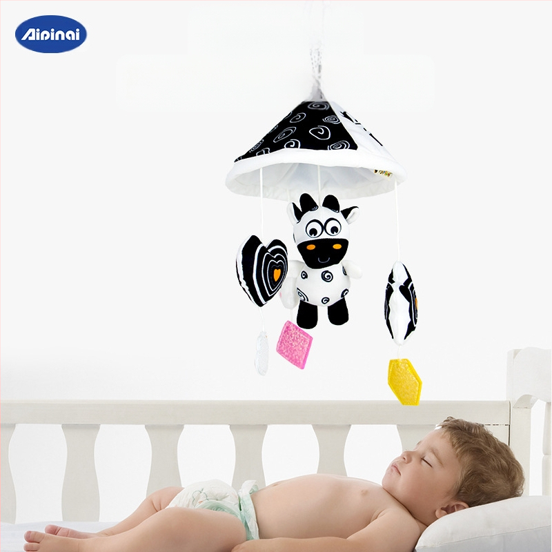 Aipinqi Pliušinis pakabinamasis žaisliukas su varpele kūdikiams vežimėliui ir lovytei – gyvūnų dizainas, tinkamas 0–3 metų kūdikiams, skatina regą, klausą ir motorinę koordinaciją