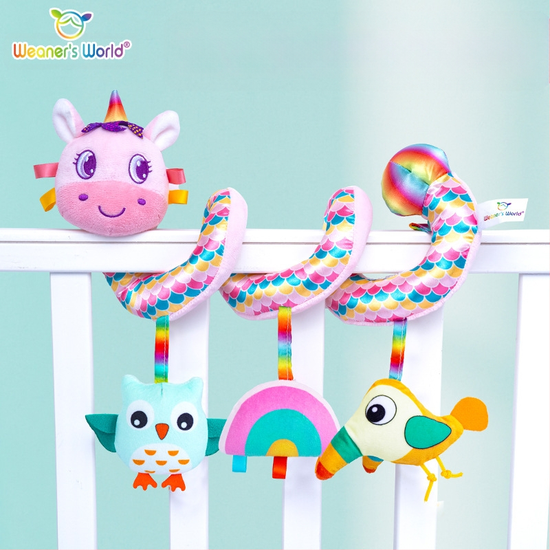 Pliušinis pakabinamas žaislas vežimėliui su varpele – interaktyvi edukacinė žaisla kūdikiams ir vaikams 0–3 metų