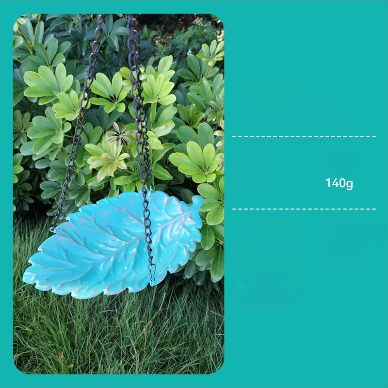 Lijin ripptav metallist linnuvann ja vee toitja välise aeda jaoks