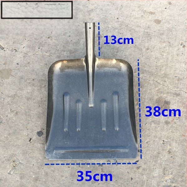 Sniego kastuvė Golden Dragon su aukštos anglies plieno galvute ir medine rankena, skirta medžiagų metimui.